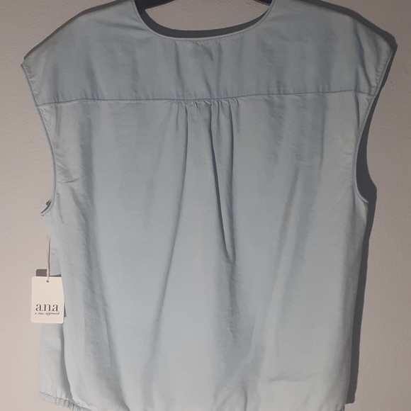 Blouse - Picture 2 of 3